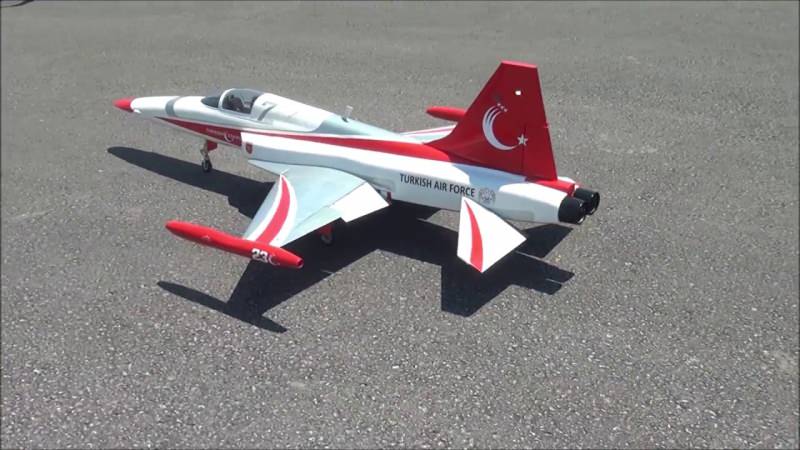 NF-5 Gösteri uçağı